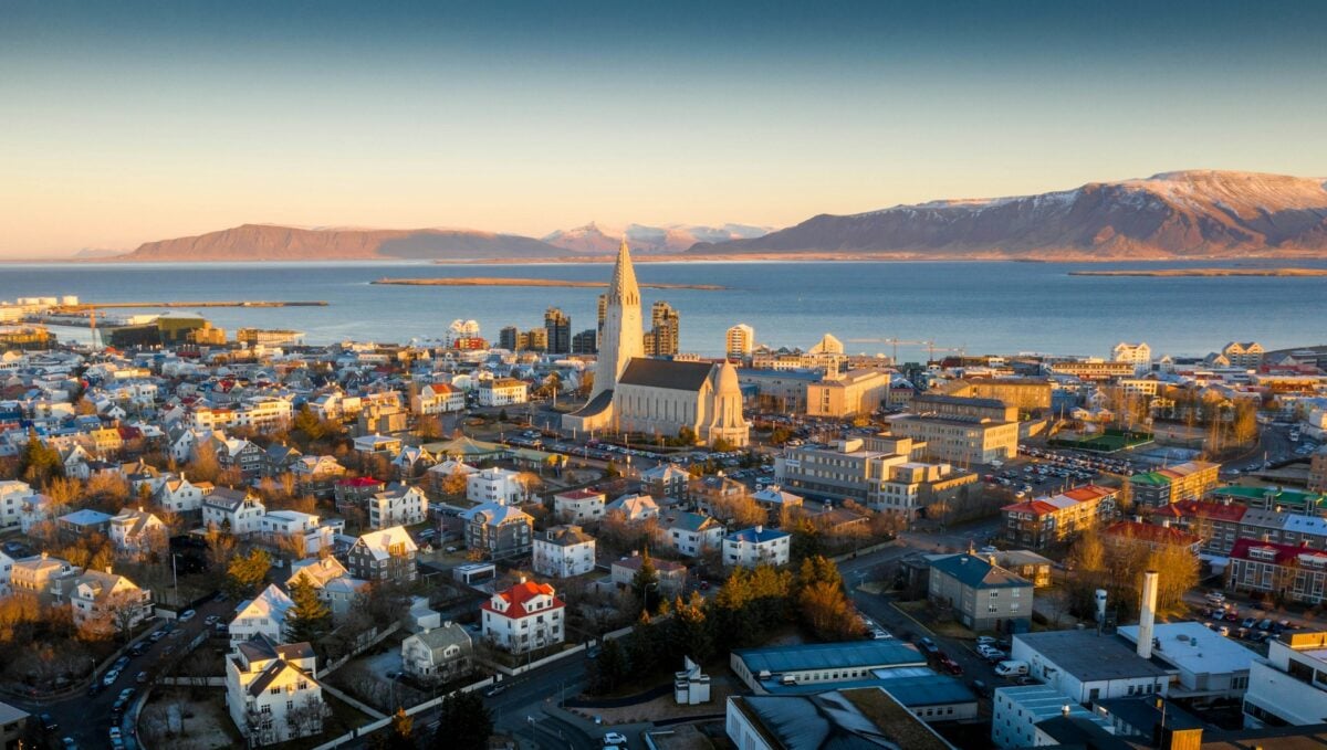 Sole di mezzanotte: 3 destinazioni da visitare in estate tra Alaska, Norvegia e Islanda Sole di mezzanotte: 3 destinazioni da visitare in estate tra Alaska, Norvegia e Islanda