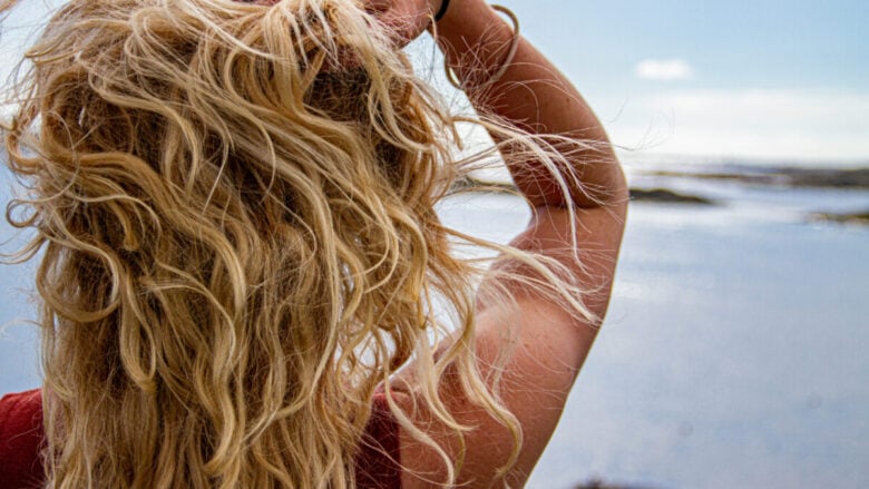 Sono gli spray capelli al sale l’alleato beauty dell’Estate 2026, per beach waves impeccabili