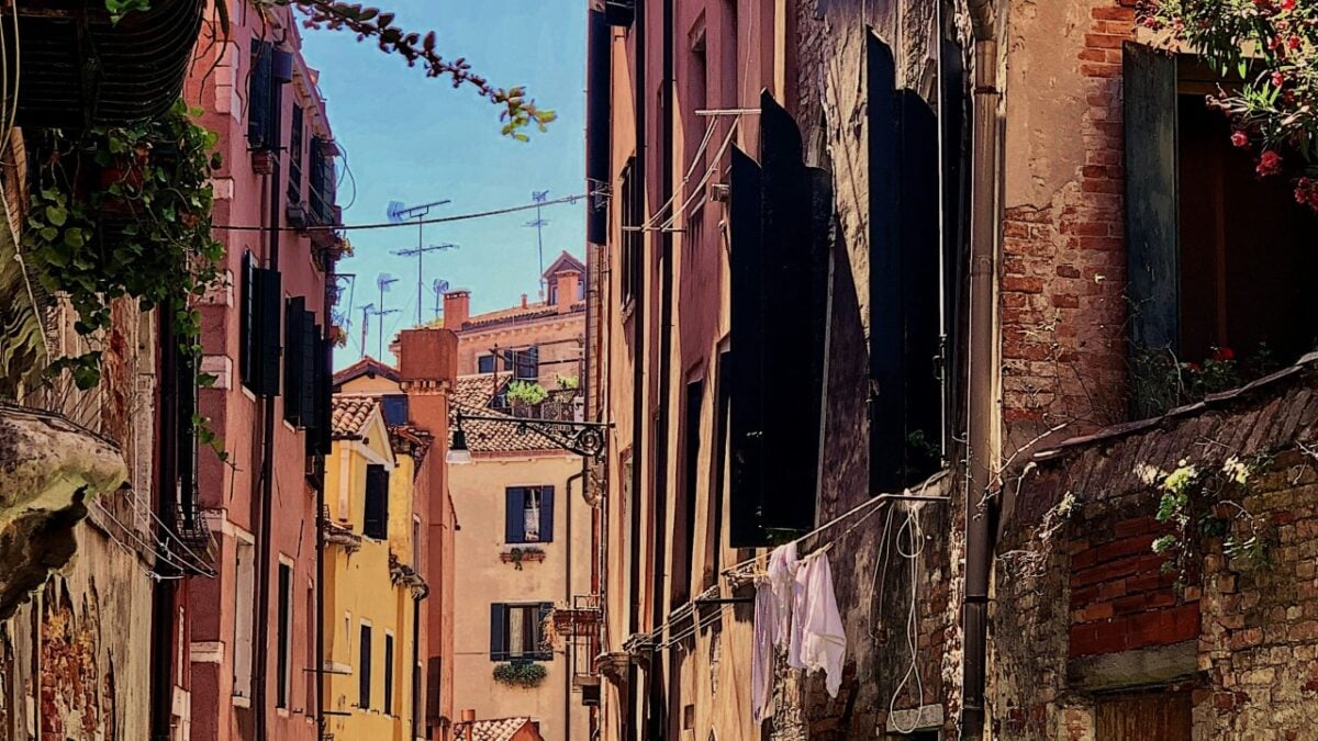 Zuccarello, il borgo medievale della Liguria tra i più belli d’Italia da visitare almeno una volta Zuccarello, il borgo medievale della Liguria tra i più belli d’Italia da visitare almeno una volta
