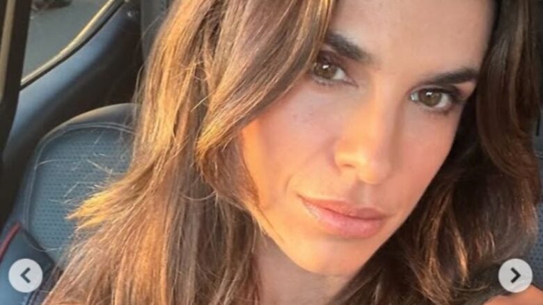 Elisabetta Canalis torna in tv con l’abito a tubino che devi assolutamente avere nell’armadio!