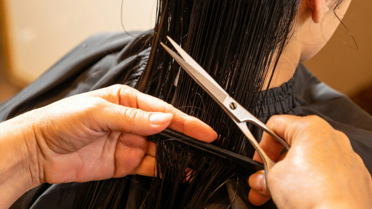Bye Bye capelli spezzati: ecco 5 consigli da non perdere per una chioma sanissima
