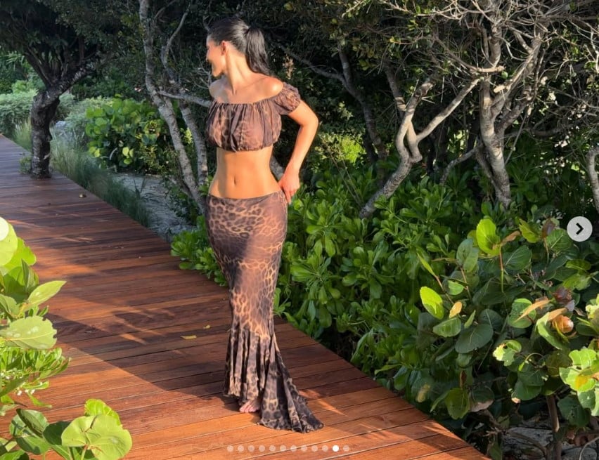 Kylie Jenner sfoggia il coordinato fantasia perfetto per l’estate 2026: da copiare subito! Kylie Jenner sfoggia il coordinato fantasia perfetto per l’estate 2026: da copiare subito!