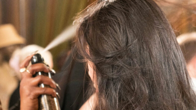 Capelli perfetti in un solo gesto: 5 lacche imperdibili per una chioma al top