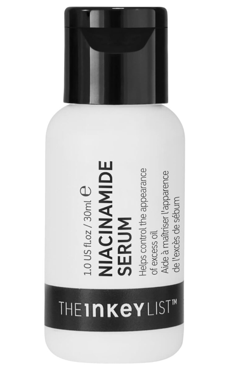 Pelle lucida d’Estate, ecco come evitarla: i prodotti skincare e make up su cui puntare