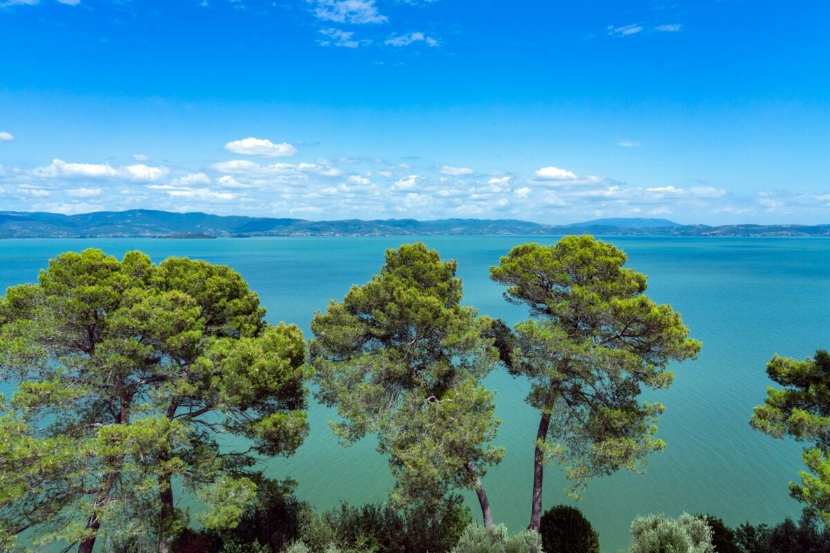 Le spiagge lacustri più belle d’Italia: dove fare il bagno al lago quest’estate Le spiagge lacustri più belle d’Italia: dove fare il bagno al lago quest’estate