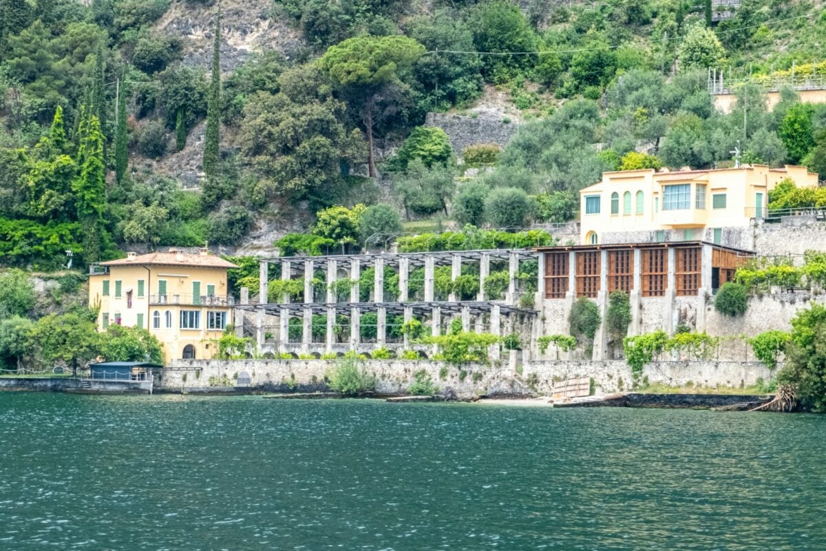 Le spiagge lacustri più belle d’Italia: dove fare il bagno al lago quest’estate Le spiagge lacustri più belle d’Italia: dove fare il bagno al lago quest’estate