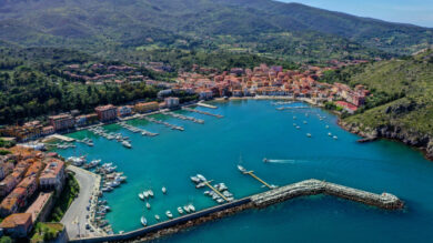 Alla scoperta di Porto Ercole, la perla dell’Argentario con mare blu e spiagge mozzafiato