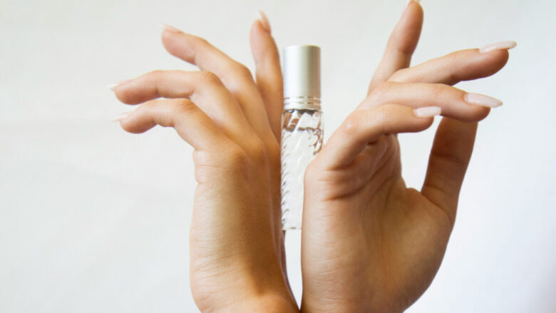 5 profumi roll on da provare questa Estate, pratici e da portare sempre con sé