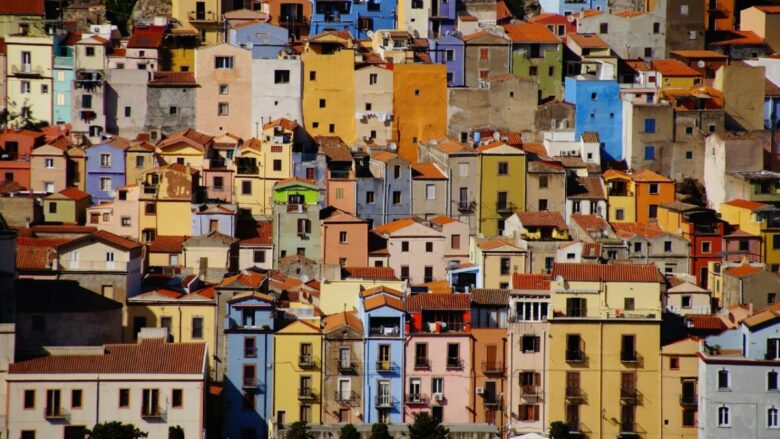 Se vai in Sardegna ad agosto, questi sono i borghi, le spiagge e i luoghi da visitare