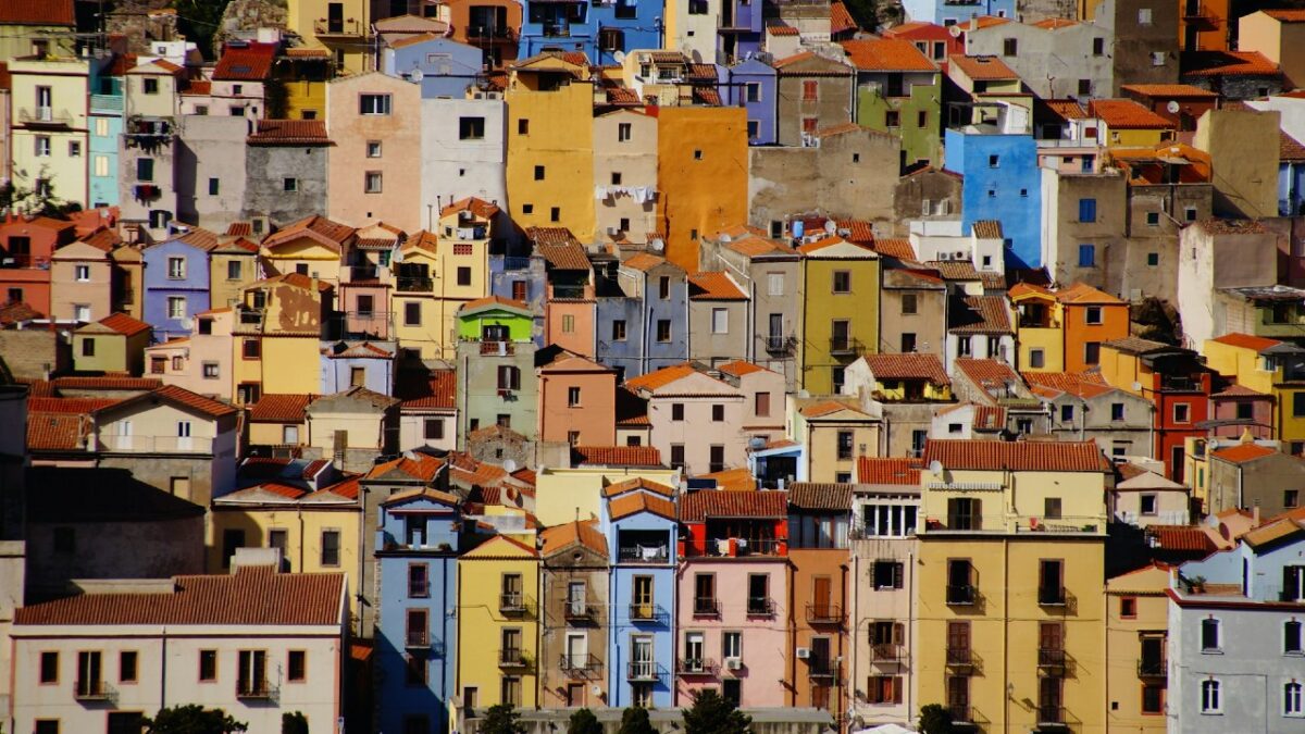 Se vai in Sardegna ad agosto, questi sono i borghi, le spiagge e i luoghi da visitare Se vai in Sardegna ad agosto, questi sono i borghi, le spiagge e i luoghi da visitare