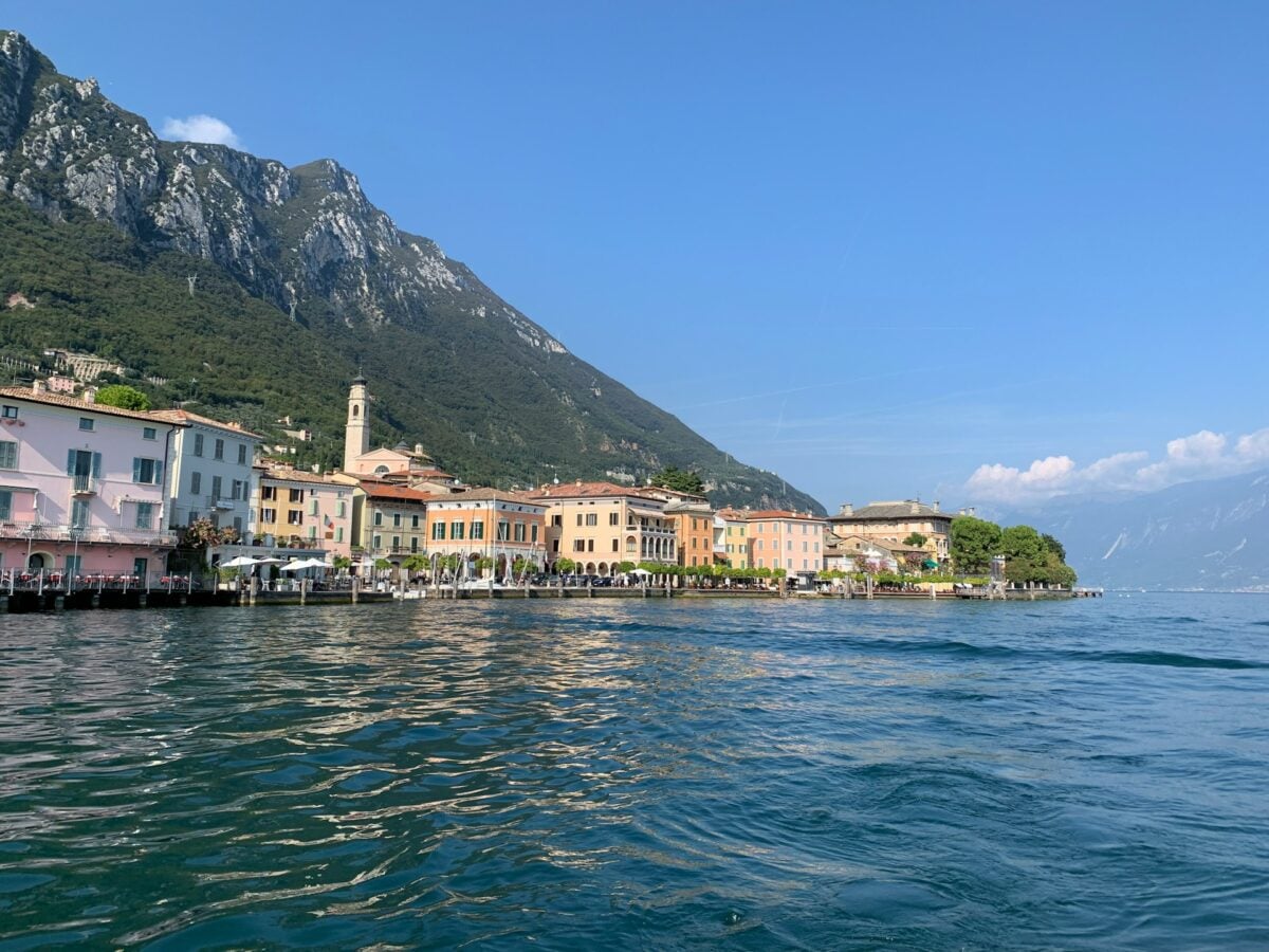 Le spiagge lacustri più belle d’Italia: dove fare il bagno al lago quest’estate Le spiagge lacustri più belle d’Italia: dove fare il bagno al lago quest’estate