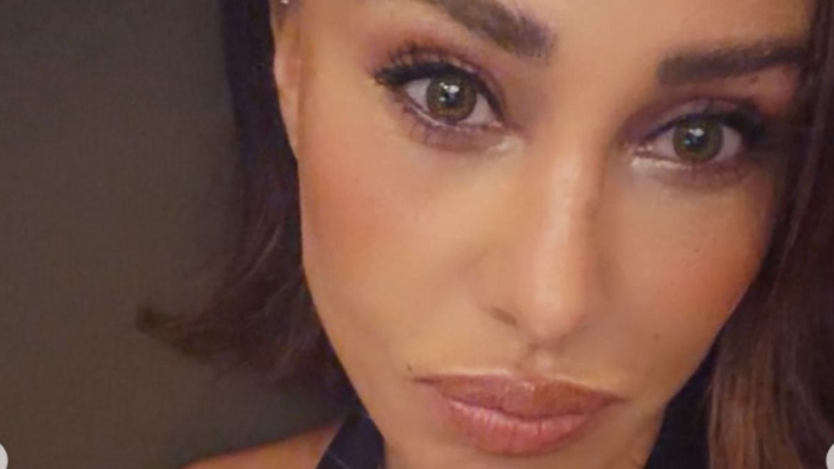 Belen Rodriguez mostra sui social la sua nuova borsa gioiello firmata Chanel Belen Rodriguez mostra sui social la sua nuova borsa gioiello firmata Chanel