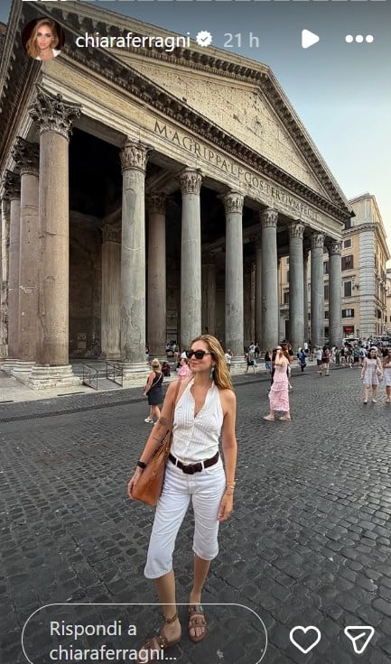 Chiara Ferragni, total white Look con i Capri pants FOTO Chiara Ferragni, total white Look con i Capri pants FOTO