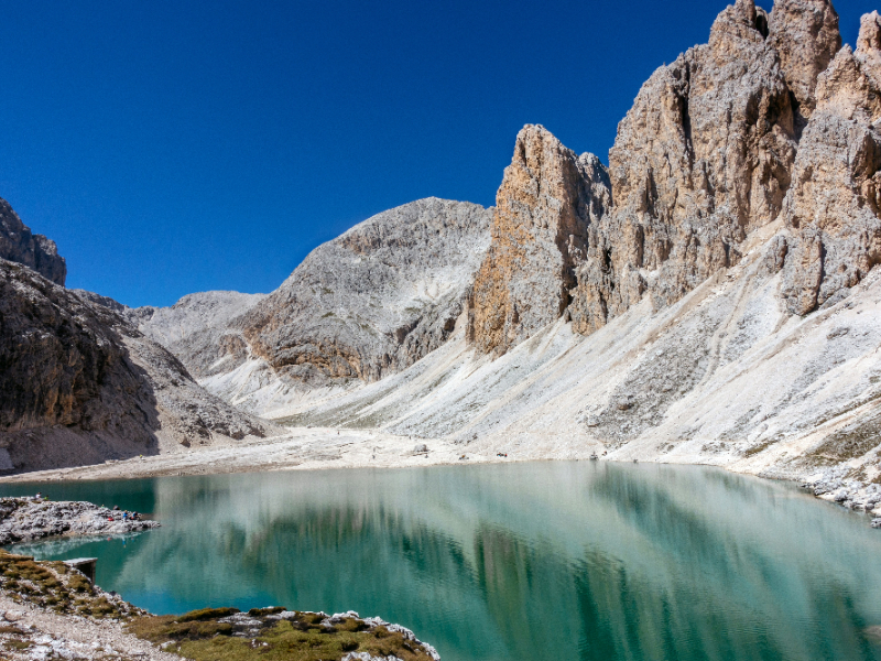 Acque limpide e natura incontaminata: qui i laghi alpini più belli d’Italia dove andare questa Estate Acque limpide e natura incontaminata: qui i laghi alpini più belli d’Italia dove andare questa Estate