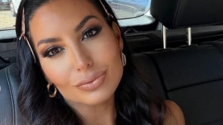 Il mini dress ‘stile sottoveste’ di Elisabetta Gregoraci è il must di stagione: da copiare subito!