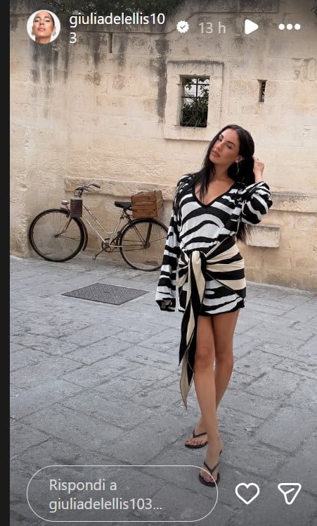 Giulia De Lellis sfoggia il mini dress must have di stagione con un dettaglio super trendy! Giulia De Lellis sfoggia il mini dress must have di stagione con un dettaglio super trendy!