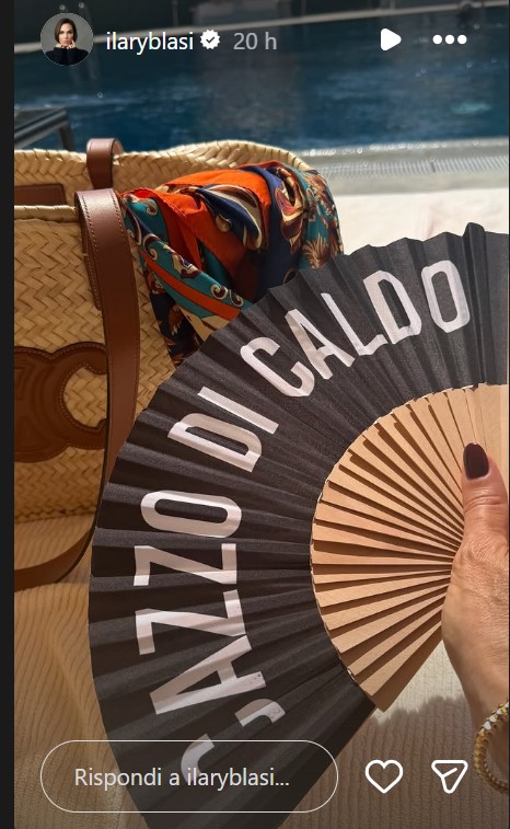 Ilary Blasi, per le sue vacanze al mare sfoggia la borsa in paglia griffata: ecco quanto costa! Ilary Blasi, per le sue vacanze al mare sfoggia la borsa in paglia griffata: ecco quanto costa!