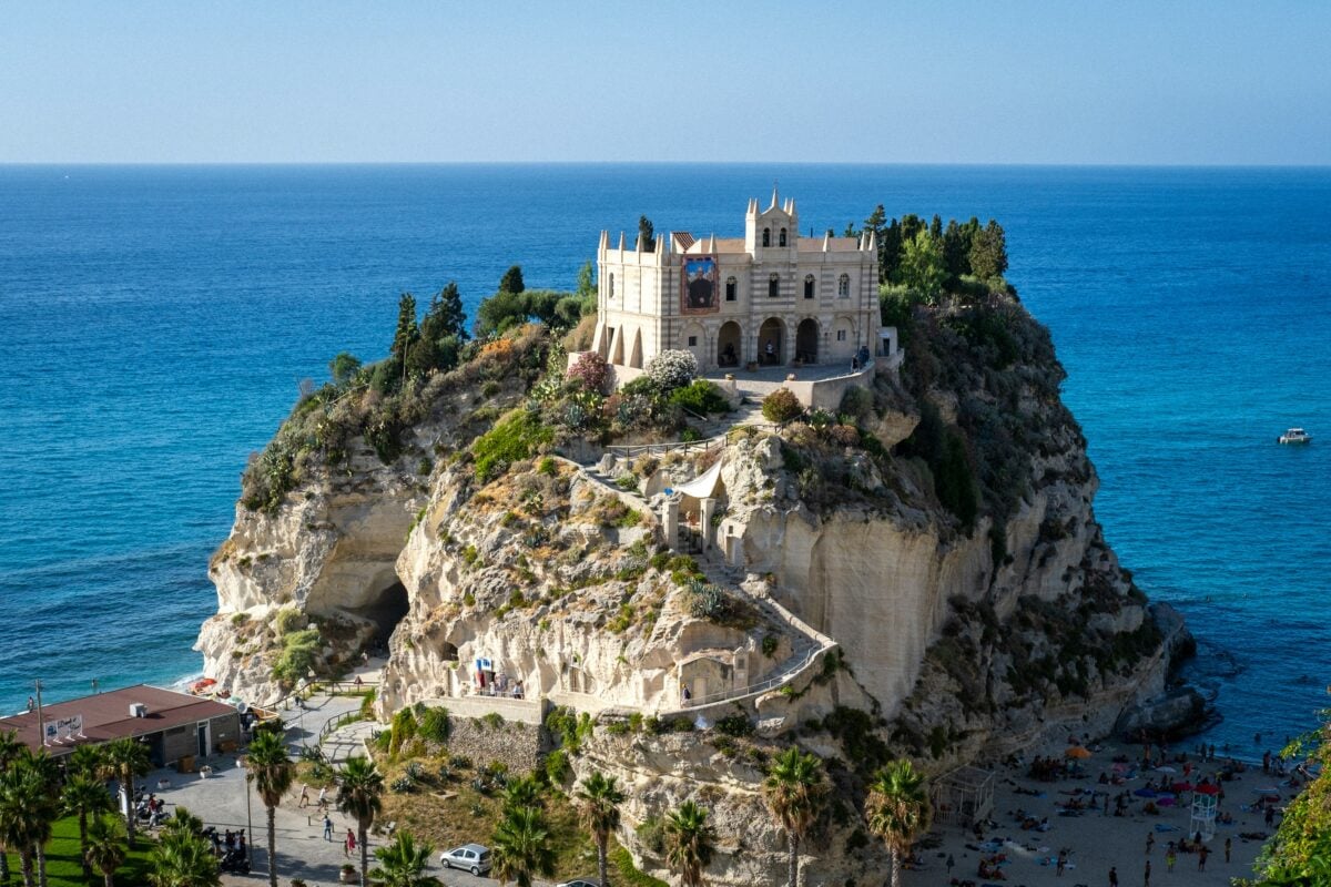 Sono questi i 5 borghi italiani dove andare questa Estate prima che diventino virali Sono questi i 5 borghi italiani dove andare questa Estate prima che diventino virali