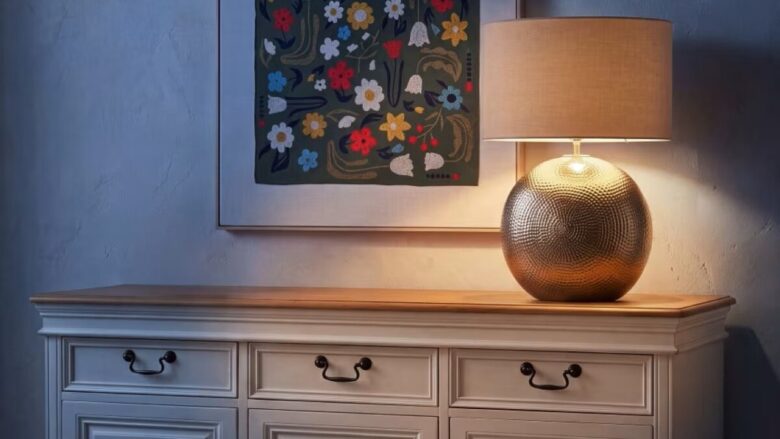 Lampade dorate Maisons du Monde: i modelli più eleganti per illuminare la casa con stile