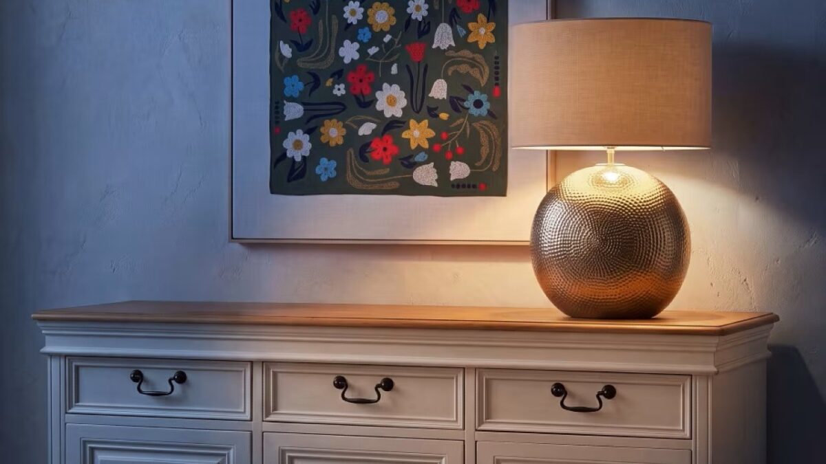 Lampade dorate Maisons du Monde: i modelli più eleganti per illuminare la casa con stile Lampade dorate Maisons du Monde: i modelli più eleganti per illuminare la casa con stile