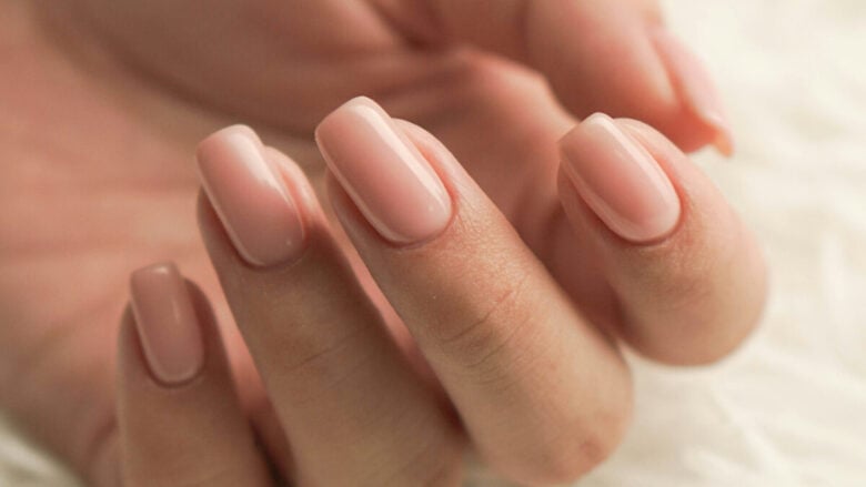L’eleganza del nude anche d’Estate: ecco 5 smalti da provare subito