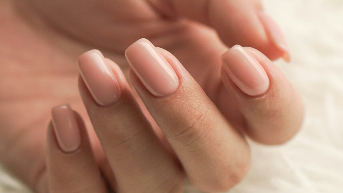 L’eleganza del nude anche d’Estate: ecco 5 smalti da provare subito L’eleganza del nude anche d’Estate: ecco 5 smalti da provare subito