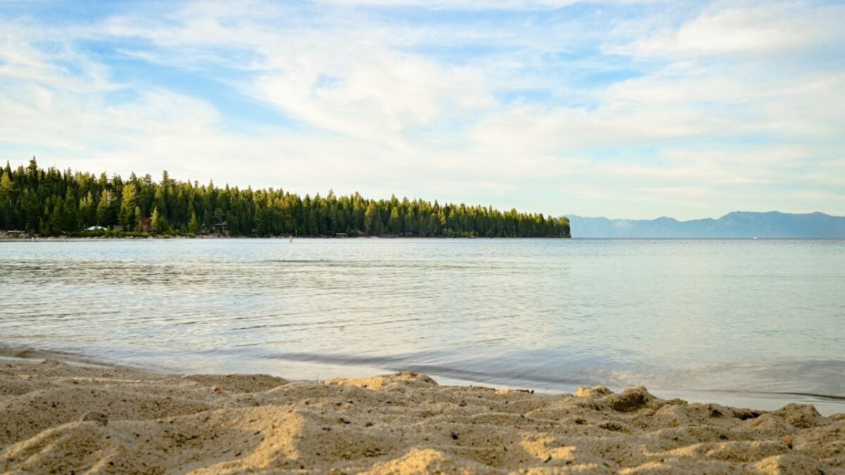 Le spiagge lacustri più belle d’Italia: dove fare il bagno al lago quest’estate Le spiagge lacustri più belle d’Italia: dove fare il bagno al lago quest’estate