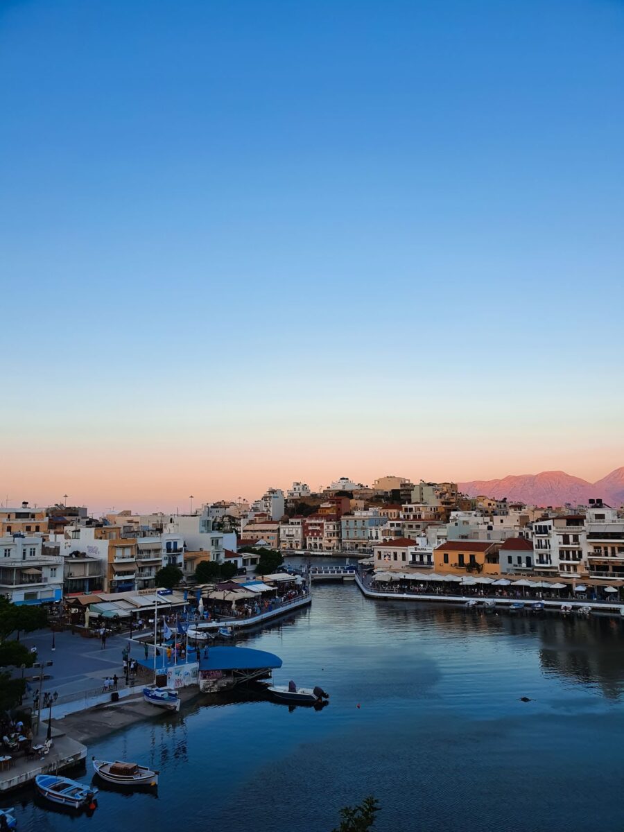 Creta a settembre è tutta un’altra isola: meno folla, mare caldo e spiagge da sogno Creta a settembre è tutta un’altra isola: meno folla, mare caldo e spiagge da sogno
