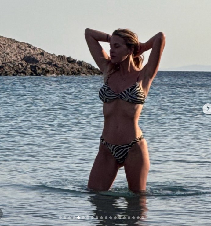 Alessia Marcuzzi segue il trend dell’estate con il bikini con stampa zebrata FOTO Alessia Marcuzzi segue il trend dell’estate con il bikini con stampa zebrata FOTO