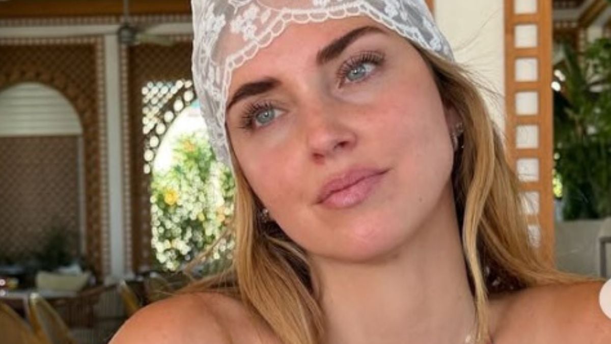 Chiara Ferragni sfoggia il beach look di super tendenza per questa stagione FOTO Chiara Ferragni sfoggia il beach look di super tendenza per questa stagione FOTO