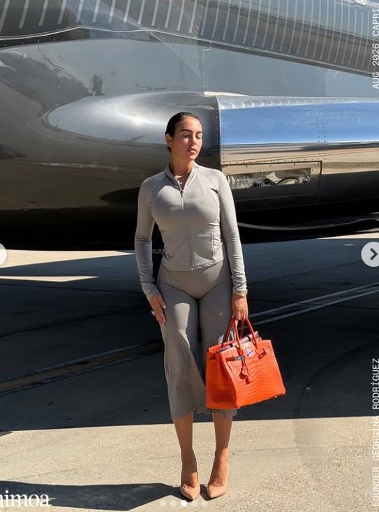 Georgina Rodriguez, Look sporty-chic con la borsa griffata che costa una fortuna FOTO