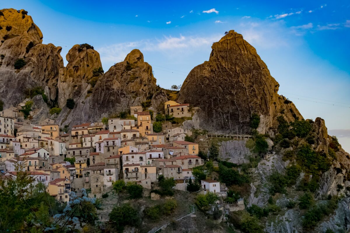 Un weekend d’autunno in uno dei borghi più belli d’Italia: cosa vedere e cosa fare Un weekend d’autunno in uno dei borghi più belli d’Italia: cosa vedere e cosa fare