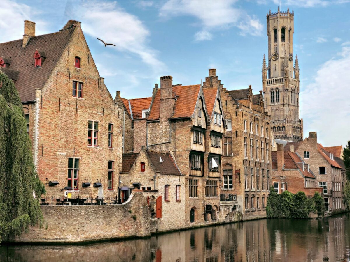 Dove andare in autunno in Europa: le città e i borghi perfetti per un weekend tra foliage, cultura e buon cibo Dove andare in autunno in Europa: le città e i borghi perfetti per un weekend tra foliage, cultura e buon cibo