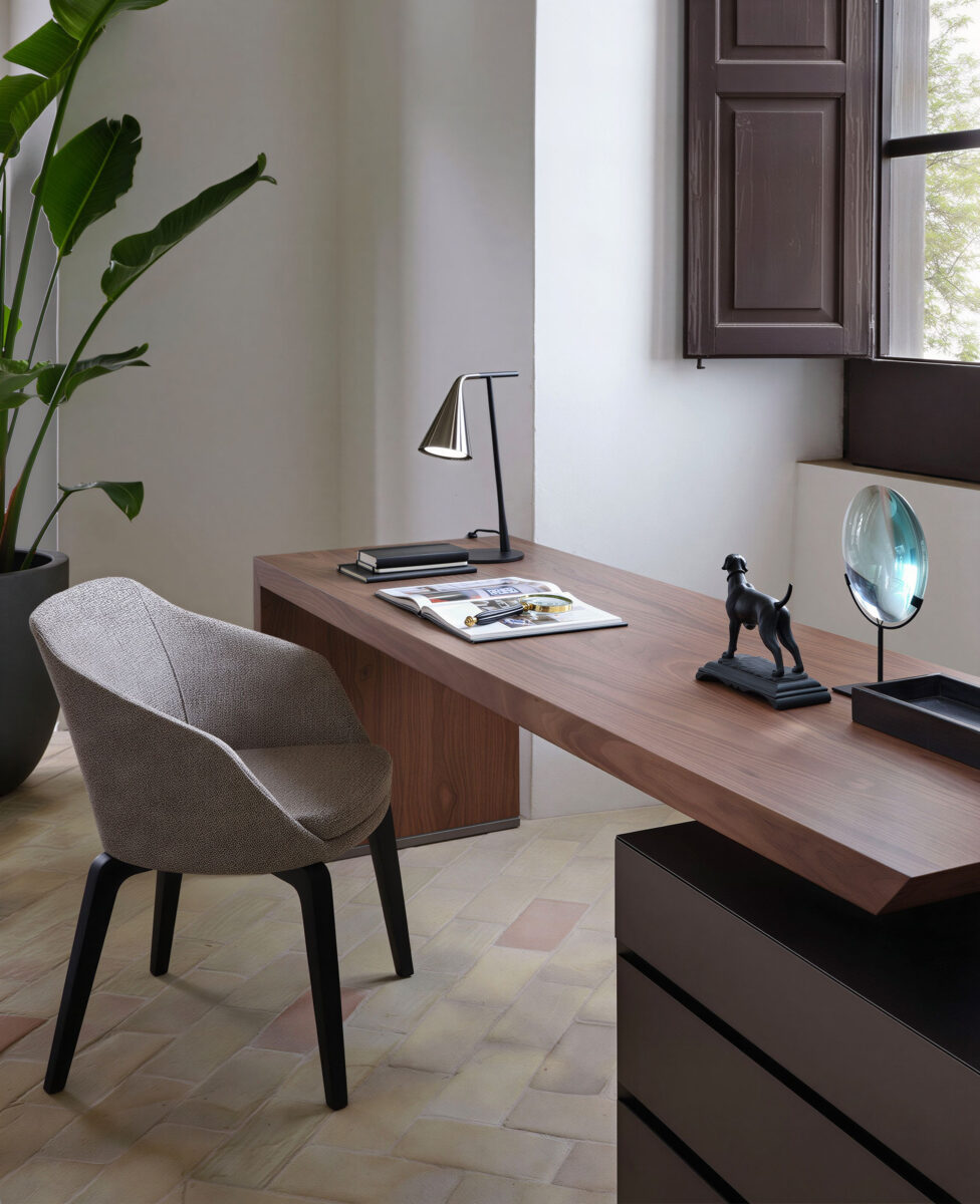 Scrivanie di design per la ripartenza: 3 modelli per arredare lo spazio di lavoro con stile Scrivanie di design per la ripartenza: 3 modelli per arredare lo spazio di lavoro con stile