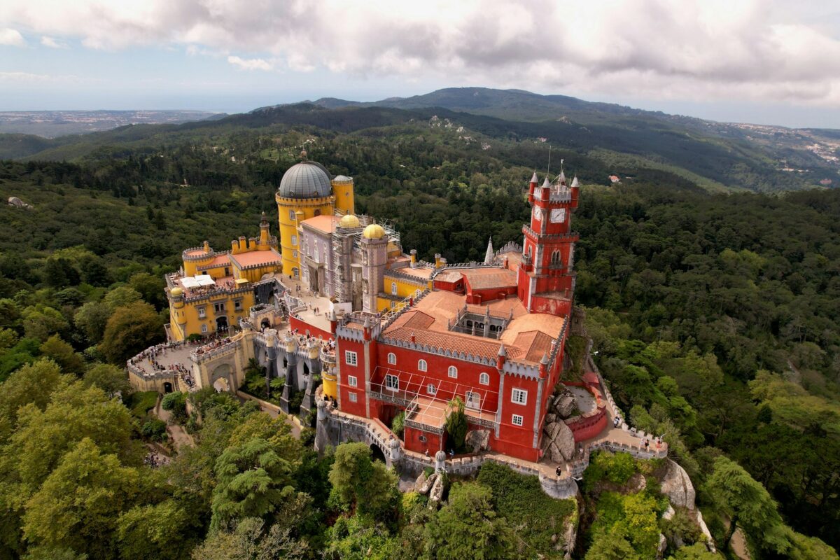 Dove andare in autunno in Europa: le città e i borghi perfetti per un weekend tra foliage, cultura e buon cibo Dove andare in autunno in Europa: le città e i borghi perfetti per un weekend tra foliage, cultura e buon cibo
