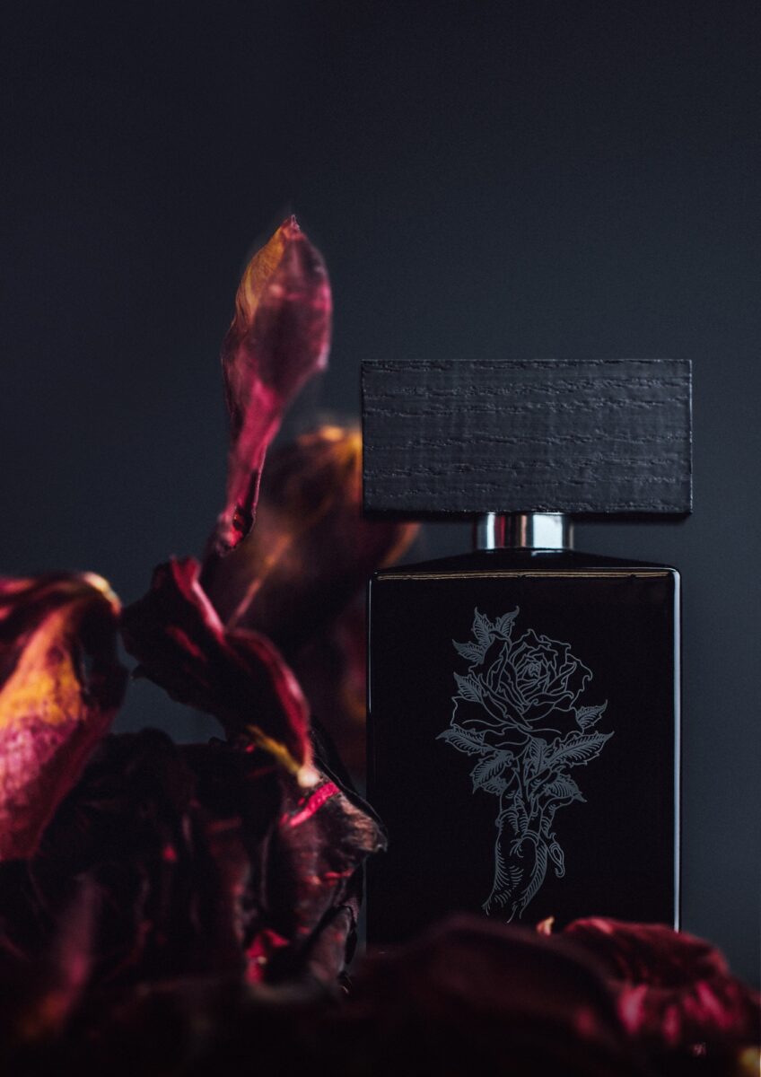 Profumi di Halloween: 6 fragranze tra mistero, fumo e tentazione Profumi di Halloween: 6 fragranze tra mistero, fumo e tentazione