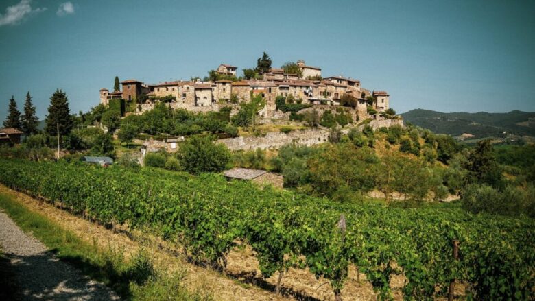 Castagne, vigne e borghi: un itinerario lento tra le colline del Chianti