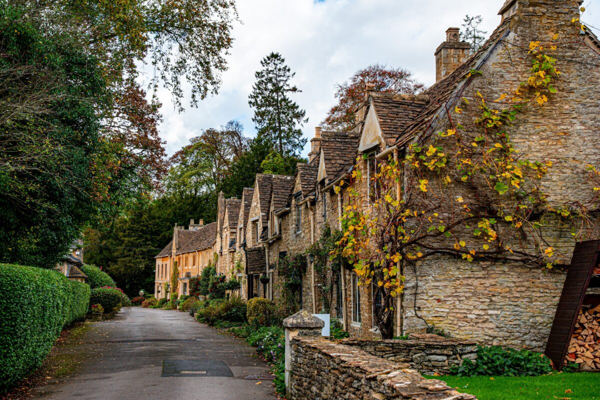Inghilterra da fiaba in autunno: i borghi delle Cotswolds da scoprire tra cottage e foliage Inghilterra da fiaba in autunno: i borghi delle Cotswolds da scoprire tra cottage e foliage