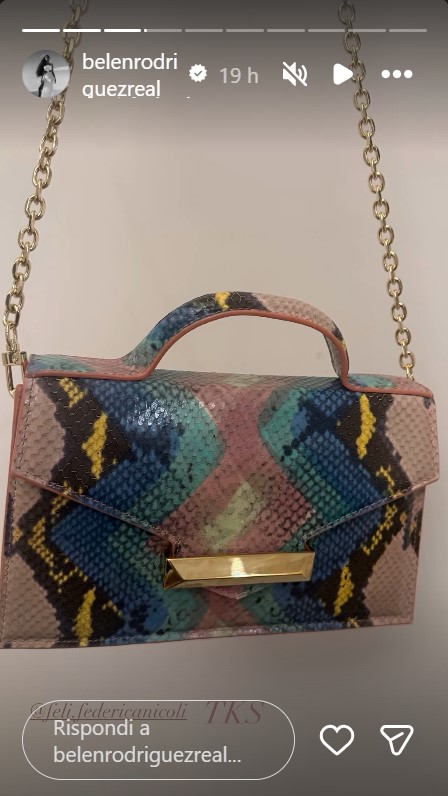 Belen Rodriguez mostra sui social la sua nuova borsa perfetta per l’autunno