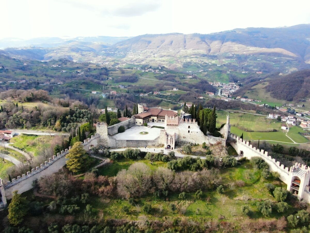 Veneto in autunno: 7 borghi da visitare tra foliage, castelli e sapori tipici Veneto in autunno: 7 borghi da visitare tra foliage, castelli e sapori tipici