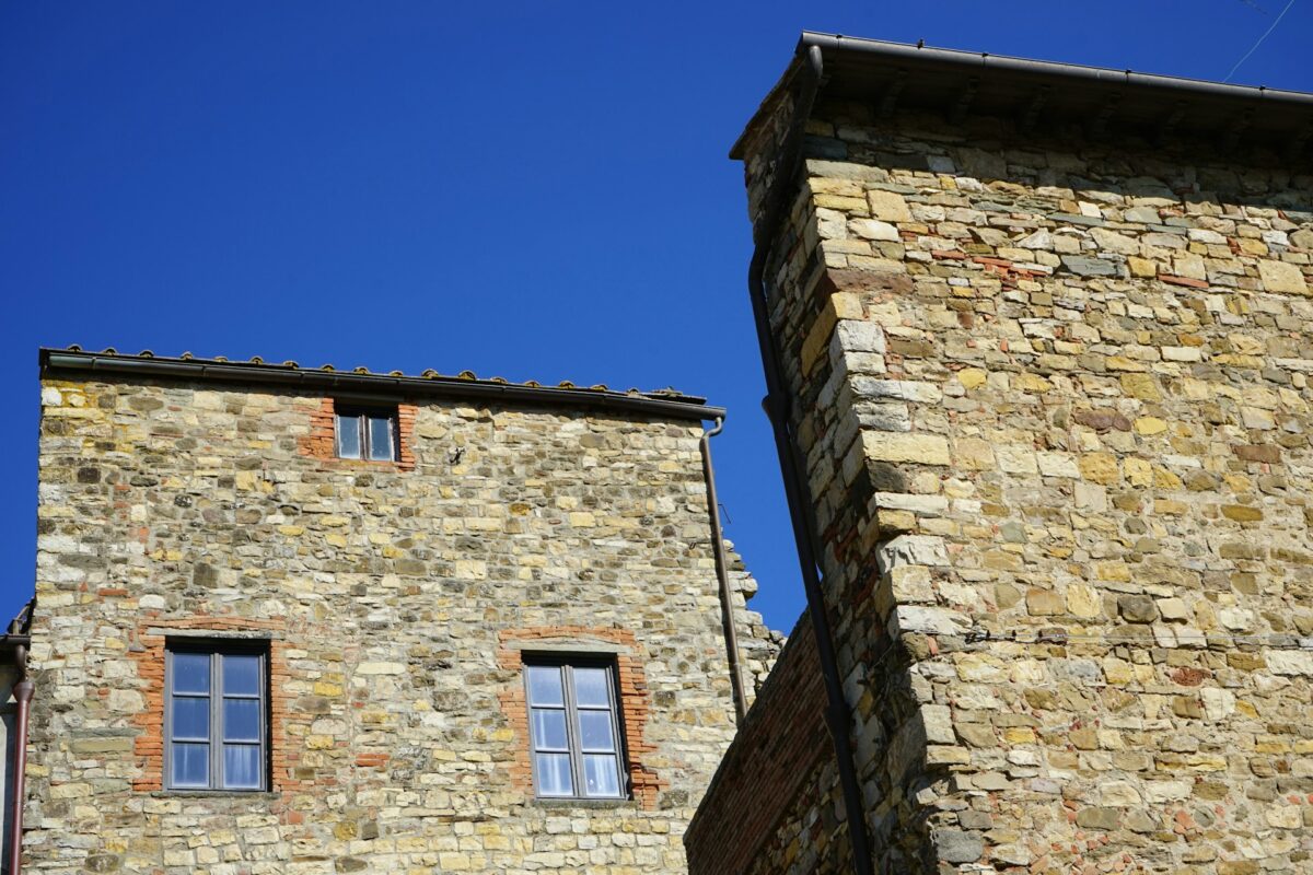 Castagne, vigne e borghi: un itinerario lento tra le colline del Chianti