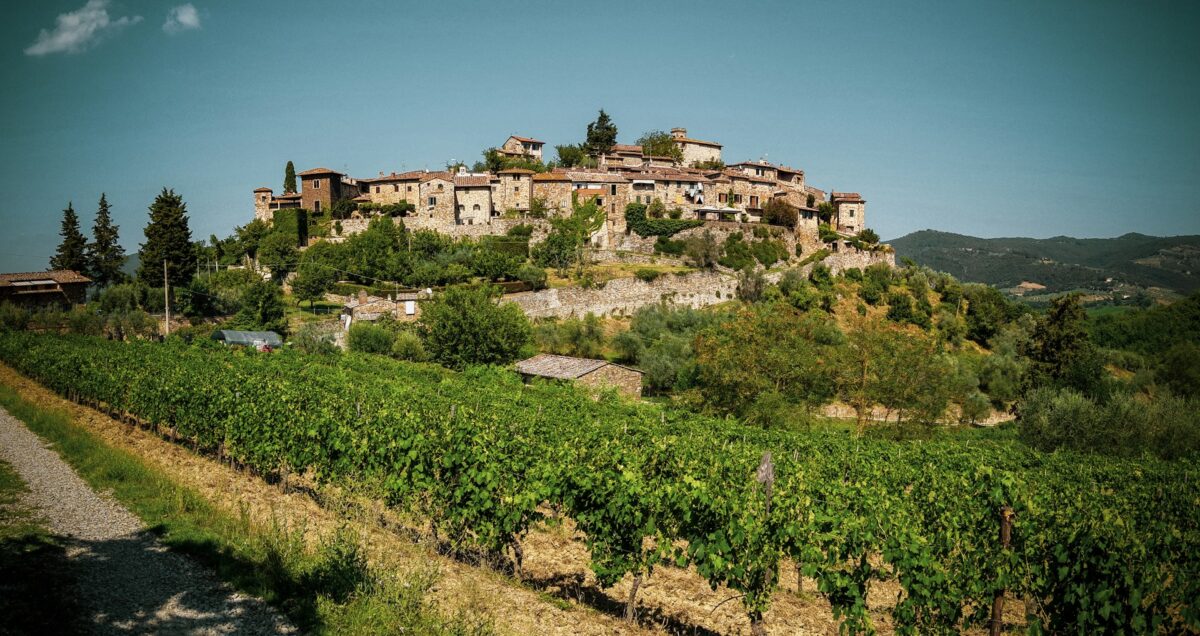 Castagne, vigne e borghi: un itinerario lento tra le colline del Chianti