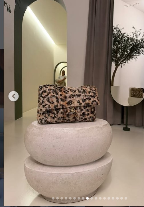 Belen Rodriguez sfoggia sui social la sua nuova Chanel bag: ecco quanto costa Belen Rodriguez sfoggia sui social la sua nuova Chanel bag: ecco quanto costa