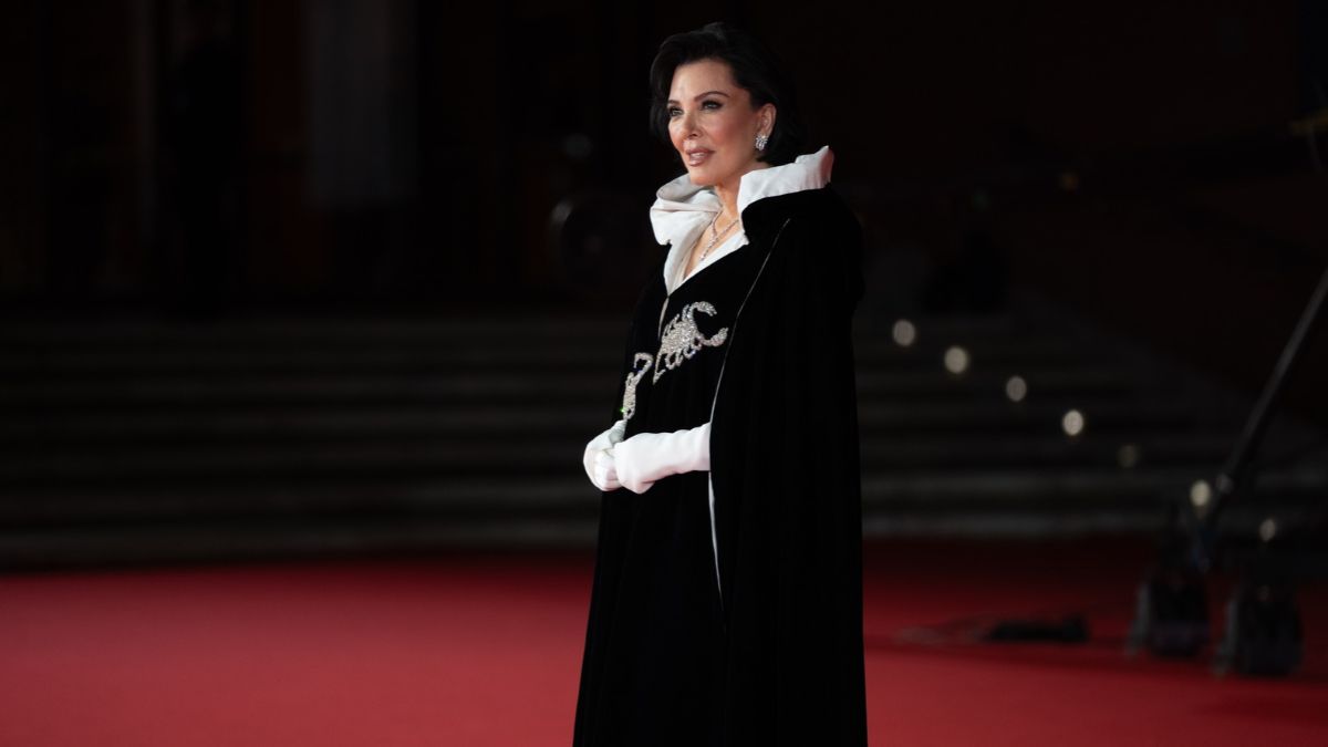 Kris Jenner, alla Festa del Cinema di Roma 2026 con il leggendario mantello di Elizabeth Taylor Kris Jenner, alla Festa del Cinema di Roma 2026 con il leggendario mantello di Elizabeth Taylor